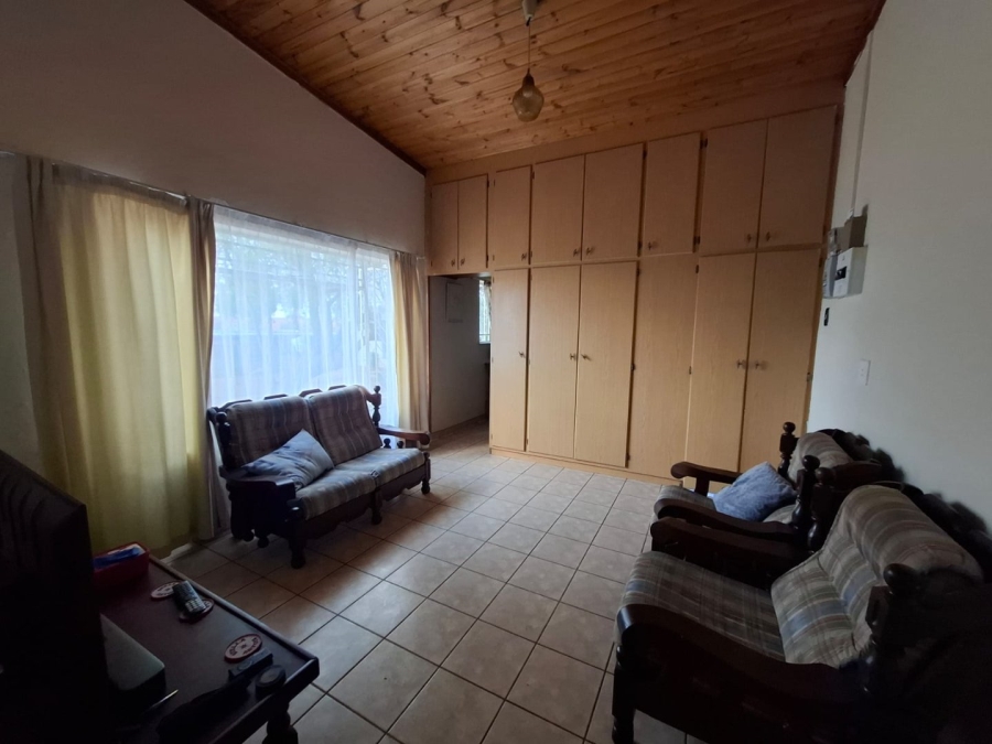 6 Bedroom Property for Sale in Uitsig Free State